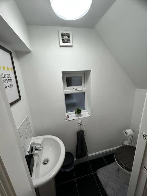 Lovely 5Br Home In Manchester. Close To The City Kültér fotó