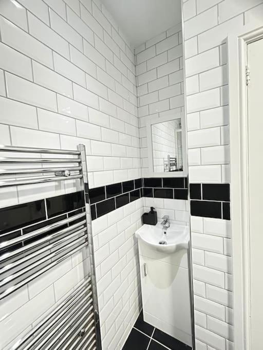 Lovely 5Br Home In Manchester. Close To The City Kültér fotó