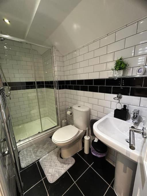 Lovely 5Br Home In Manchester. Close To The City Kültér fotó
