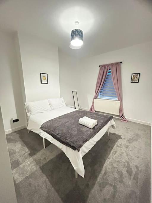 Lovely 5Br Home In Manchester. Close To The City Kültér fotó